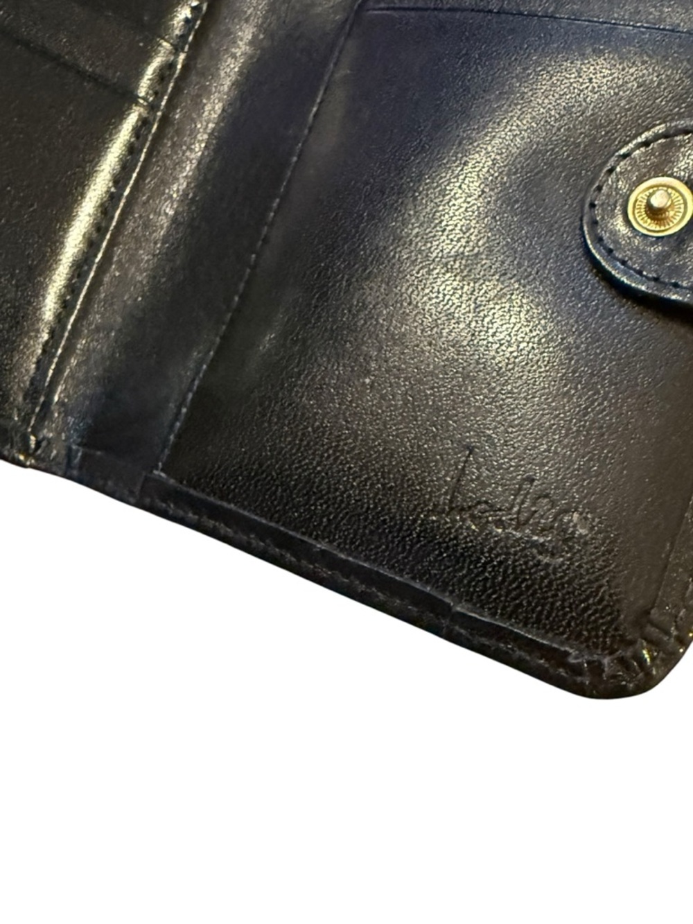Lodis genuine leather Compact Black Fold Wallet with Kiss-Lock Coin Compartment - Picture 6 of 8